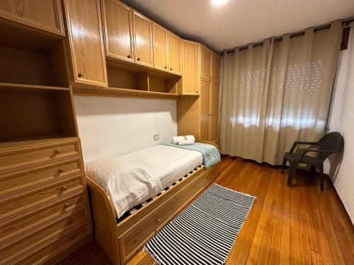 a small bedroom with a bed and a dresser at Oktheway Et Suseia in Sarria