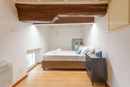 Trastevere San Calisto 3 BDR Apartment
