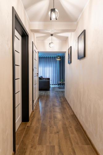 an empty hallway with a door and a living room at Villa Sol in Oświęcim