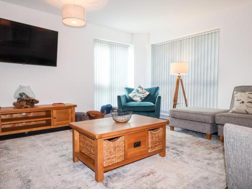 a living room with a couch and a coffee table at Seagull Shack in Porthmadog