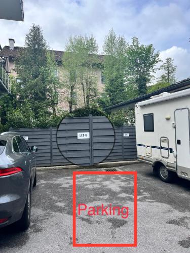a car parked in a parking lot next to a trailer at Apartment Leo6 in Salzburg
