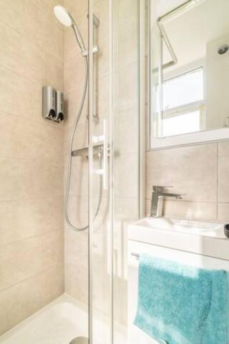 Ένα μπάνιο στο Suite Cosy Californienne en Hyper Centre