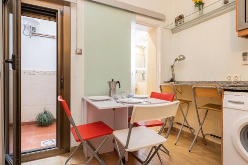 ApartEasy - Central Barcelona Studio Apartment