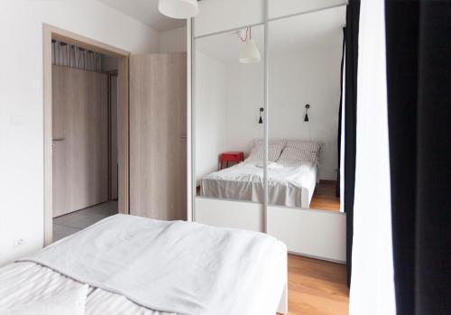 Posteľ alebo postele v izbe v ubytovaní Dobó Apartman