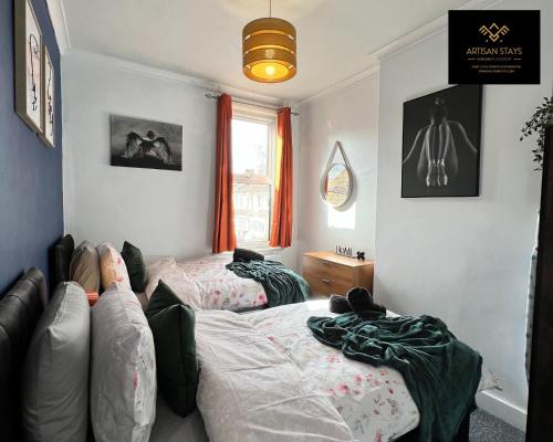 a living room with a bed and a couch at Vintage Vibes By Artisan Stays in Southend-On-Sea I Contractors I Pvt Parking I Sleeps 5 in Southend-on-Sea
