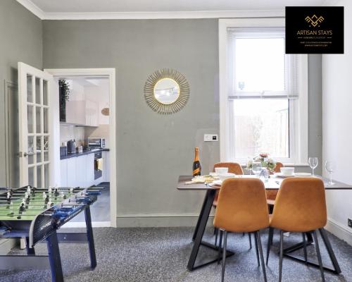 a dining room with a ping pong table and chairs at Vintage Vibes By Artisan Stays in Southend-On-Sea I Free Parking I Bank Holiday Offer in Southend-on-Sea