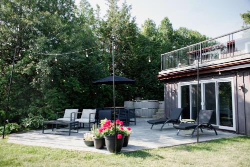 Demilune Lodge - Serene cabin with hot tub