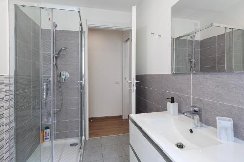 Ein Badezimmer in der Unterkunft Rosita's Apartment (Como)