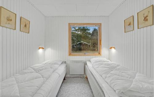 Postel nebo postele na pokoji v ubytování Amazing Home In Frvang With Wifi