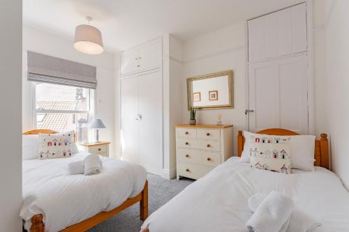 En eller flere senge i et værelse på Barnacle Nook - Norfolk Cottage Agency