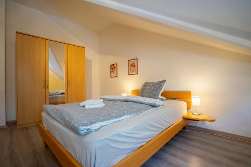 a bedroom with a large bed in a room at Seemeile in Büsum