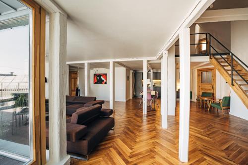 Ruang duduk di Constantine Apartments