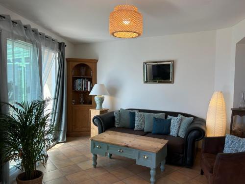 maison entièrement climatisée vue d'exception mer et rade de Marseille avec piscine 8 personnes