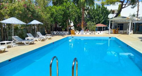 Πισίνα στο ή κοντά στο Hotel Tropicana