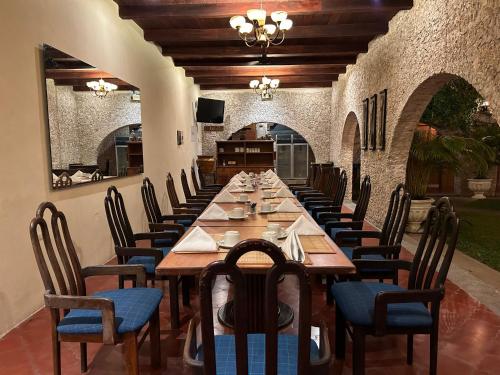 a long dining room with a long table and chairs at Hotel del Patio in Flores