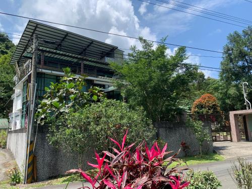 a building with pink plants in front of it at 賽斯春天會館 - Seth Spring B&B in Datong