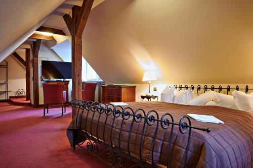 a bedroom with a large bed in a room at Bernsteinschloss in Wendorf