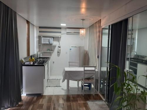 Dapur atau dapur kecil di Pousada Jolie Maison