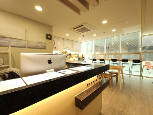 an apple office with a laptop computer on a counter at OYO Hostel Myeongdong 1 in Seoul