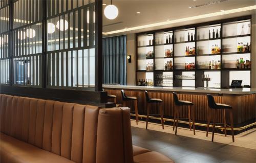 Ruang duduk di AC Hotel by Marriott Dayton
