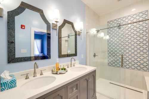 Bilik mandi di The Inn on Second - Jackson Family Home!