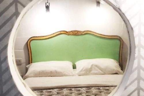 a bedroom with a bed in a mirror at Popurrí, cálido hogar III in Tigre
