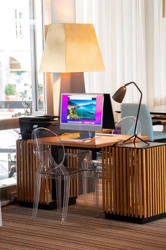 TV a/nebo společenská místnost v ubytování Hotel Mona