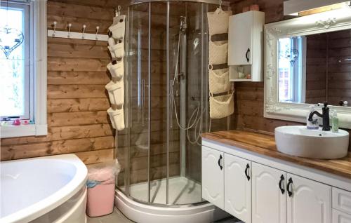 a bathroom with a shower and a sink at Awesome Home In Leira I Valdres With Kitchen in Leira