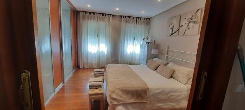 a bedroom with a large bed and a window at Apartamento constitución in Camargo