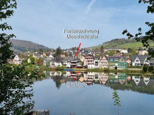 a small town on the shore of a lake at Moselschiefer NEU ab Mai 2023 in Traben-Trarbach