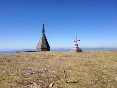 two crosses on top of a grassy hill at Seegasthof Breineder - Familien & Seminarhotel in Mönichwald