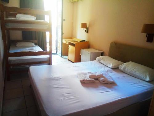Katil atau katil-katil dalam bilik di Delfini Hotel