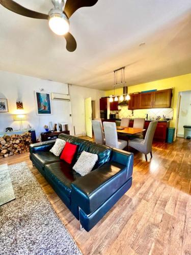 Foto Holiday home in the city-center of Antibes with a private pool 5