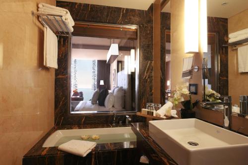 Lancaster Plaza Beirut tesisinde bir banyo