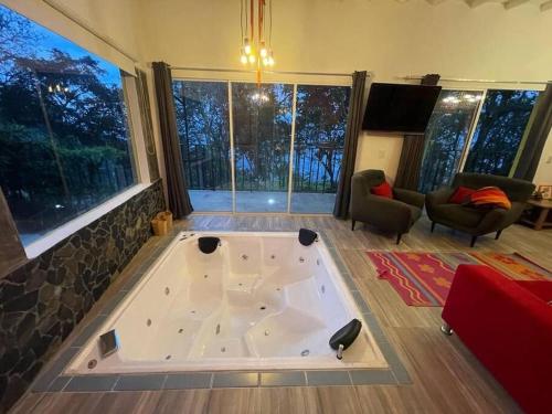 a large white bath tub in a living room at Romántico refugio en la montaña in Copacabana