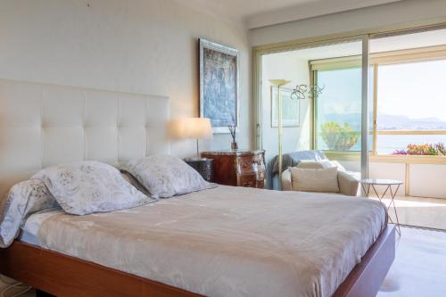 Легло или легла в стая в Sea view luxury apartment