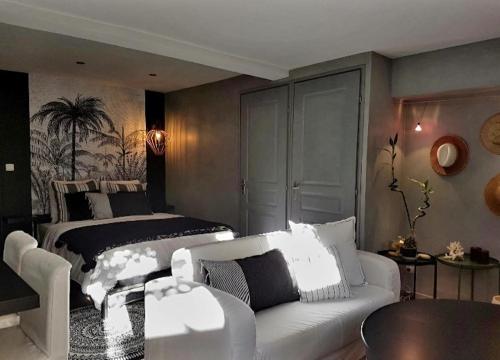 Fotografia z galérie ubytovania Studio de charme avec jardin privatif à 10 minutes des plages v destinácii Le Beausset