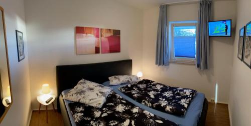 a bedroom with two beds and a window at Yachthafenresidenz-Wohnung-9107-829 in Kühlungsborn