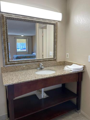 a bathroom with a sink and a mirror at DELUXE INN in Warsaw