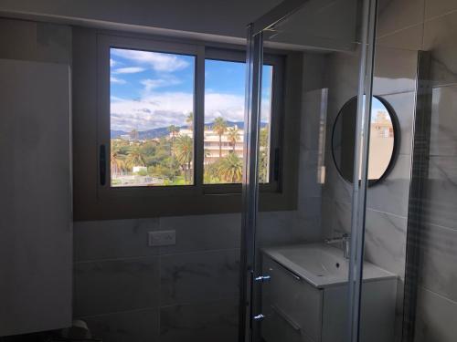 a bathroom with a glass shower and a window at Esterel Terrasses, roof top, 10mn Palais des festivals in Cannes