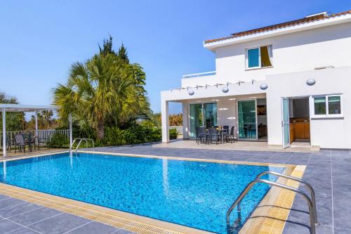 Villa Antigoni by Villa Plus