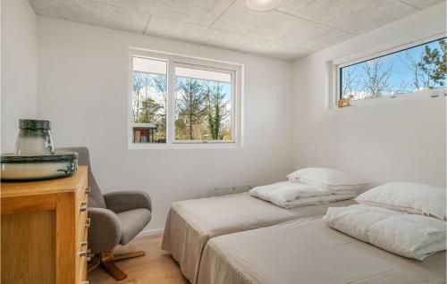 Postel nebo postele na pokoji v ubytování Stunning Home In Frvang With Wifi