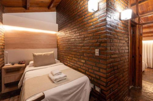 Katil atau katil-katil dalam bilik di Portal del Lago Hotel