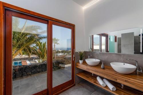 Villa Rodea Cinco by Villa Plus