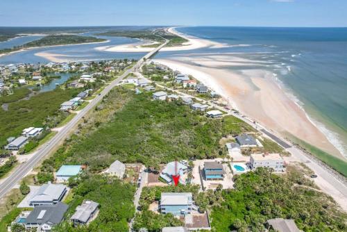 an aerial view of a beach with houses and the ocean at Casa Aqua in Saint Augustine