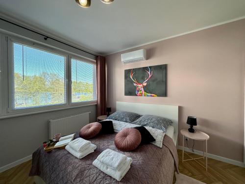 Posteľ alebo postele v izbe v ubytovaní Apartament Ukiel No9 z prywatnym dostępem do jeziora i siłownią