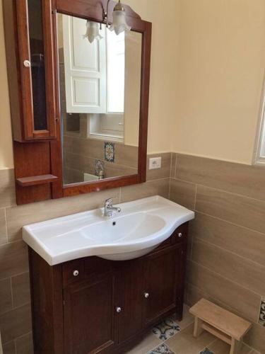 a bathroom with a sink and a mirror at Casa Dalfea in Mazara del Vallo