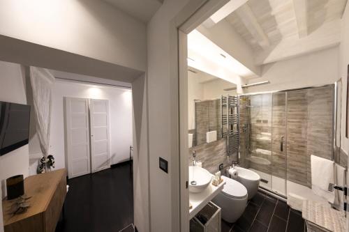 Koupelna v ubytování Barcaccia Luxury Suites