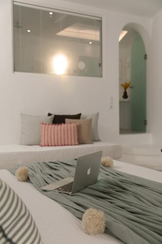 Postel nebo postele na pokoji v ubytování Naxos Hotel Poseidon