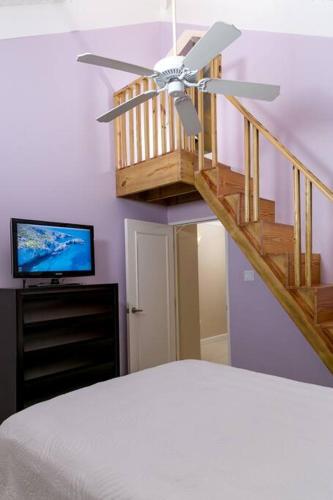Postel nebo postele na pokoji v ubytování Choose To Be Happy at The Palms, Richmond Estates - Three Bedrooms with Pool